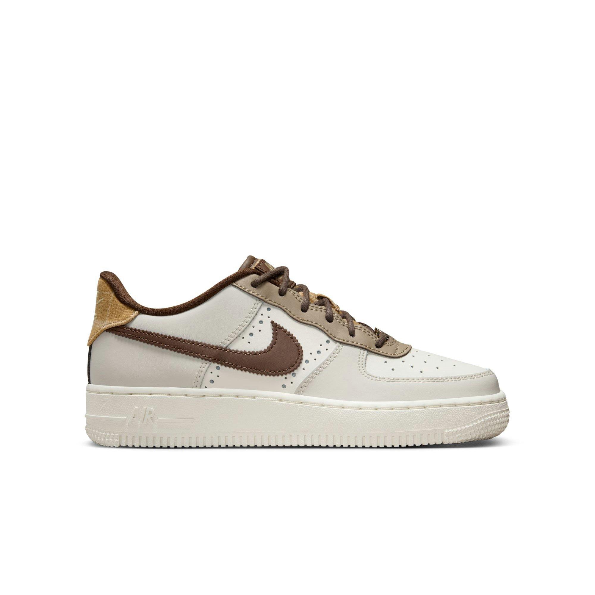 Nike Air Force 1 LV8